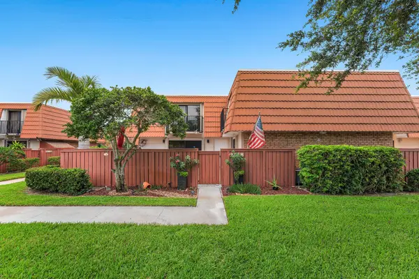 2818 Waterford Drive N, Deerfield Beach, FL 33442