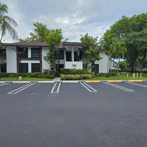 204 Lake Pointe Drive #207, Oakland Park, FL 33309