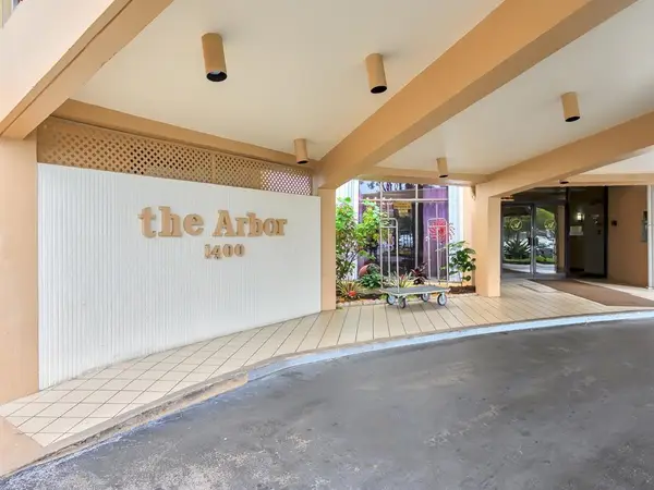 1400 Saint Charles Place #211, Pembroke Pines, FL 33026