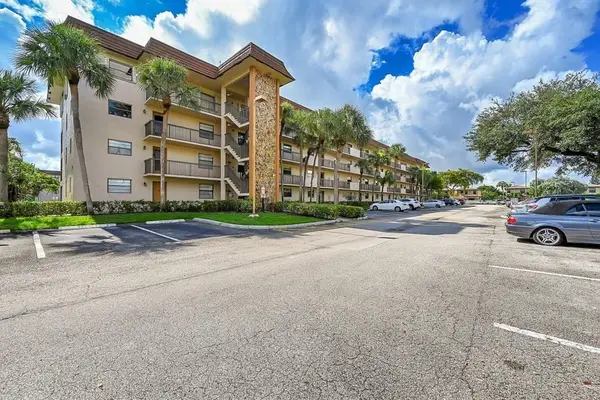 6095 N Sabal Palm Boulevard #212, Tamarac, FL 33319