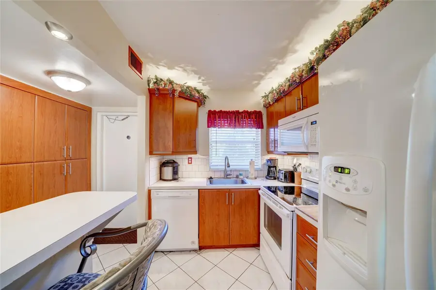 9440 Sunrise Lakes Boulevard #312, Sunrise, FL 33322 - #2
