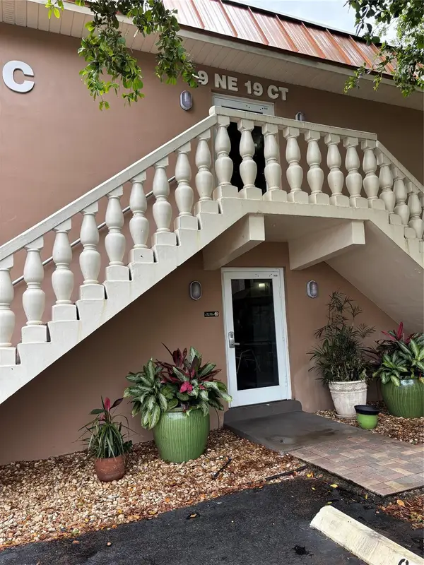 9 NE 19 Court #102C, Wilton Manors, FL 33305