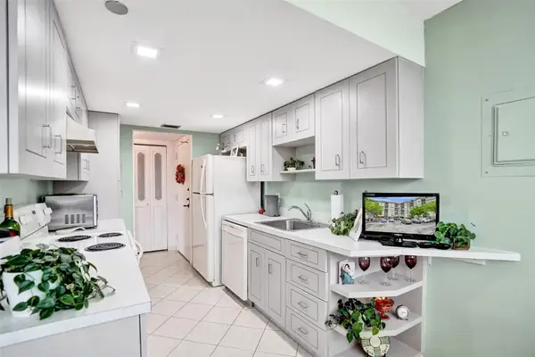 1100 Saint Charles Place #612, Pembroke Pines, FL 33026