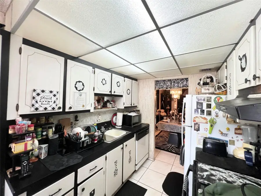 2650 NW 49th Avenue #125, Lauderdale Lakes, FL 33313 - #3