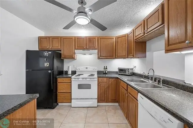 2800 Somerset Drive #201 J, Lauderdale Lakes, FL 33311 - #3