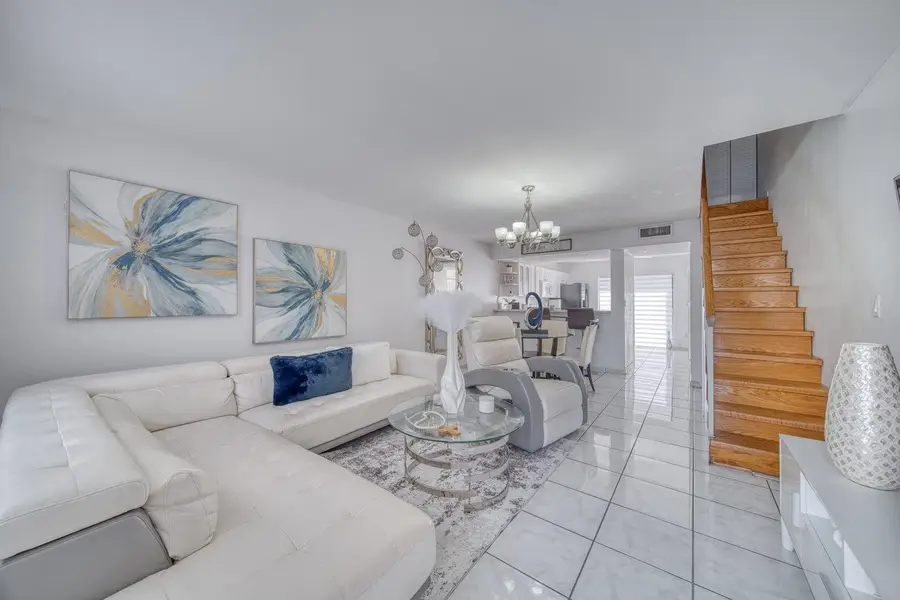 2612 W 54th Place #Unit 204, Hialeah, FL 33016 - #2
