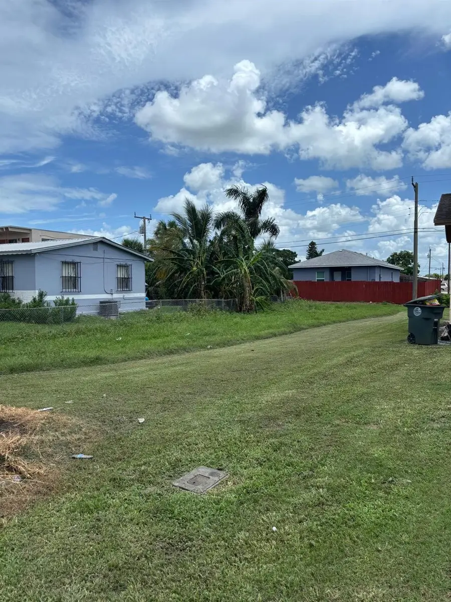 525 SW 9th Street, Belle Glade, FL 33430 - #2