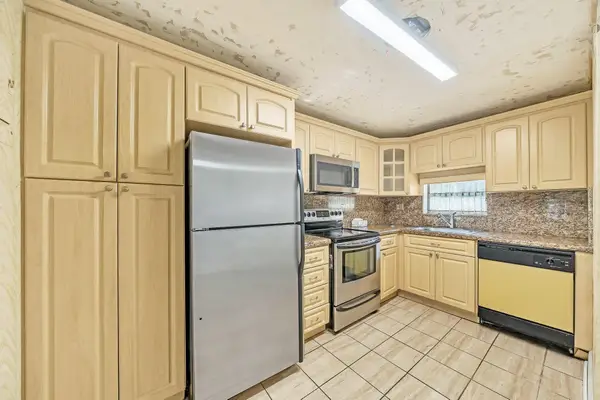 8980 S Hollybrook Boulevard #204, Pembroke Pines, FL 33025