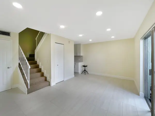 8921 NW 28th Drive #B, Coral Springs, FL 33065