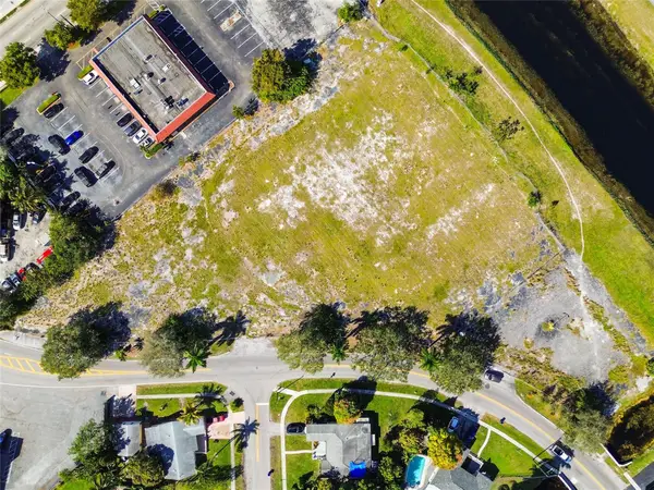 3900 NW 37th Street, Lauderdale Lakes, FL 33309