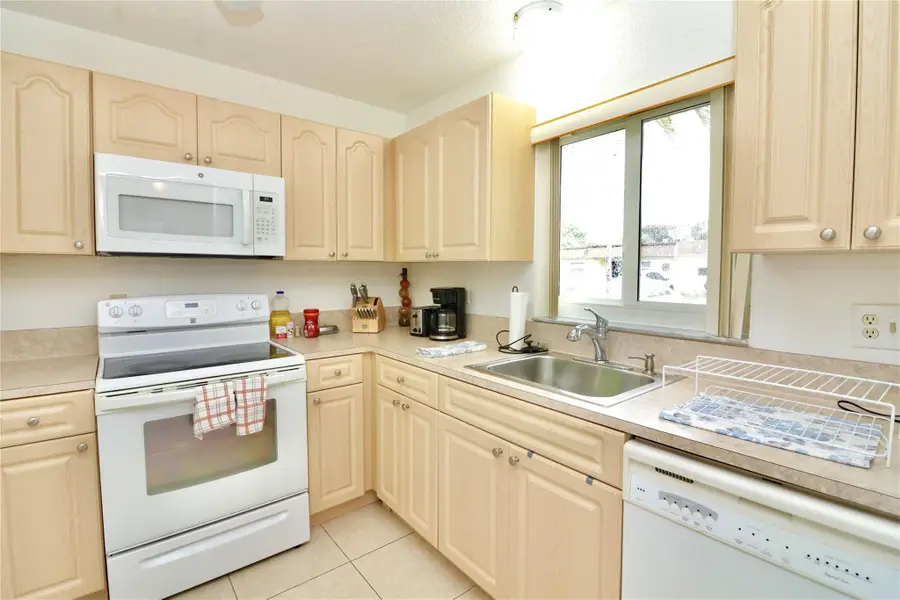 419 SW Natura Avenue #B, Deerfield Beach, FL 33441 - #3