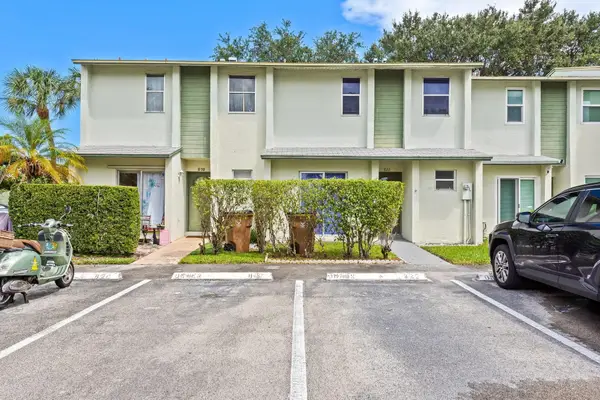 822 Crystal Lake Drive #822, Deerfield Beach, FL 33064
