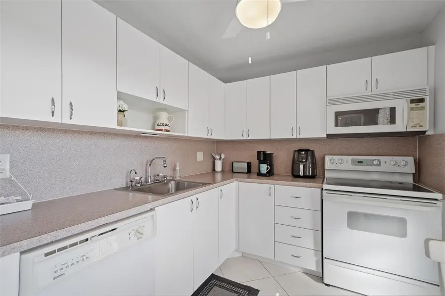 3990 NW 42nd Avenue #305, Lauderdale Lakes, FL 33319 - #2