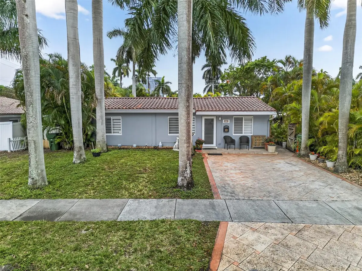 918 NE 4th Street, Hallandale Beach, FL 33009 - #1