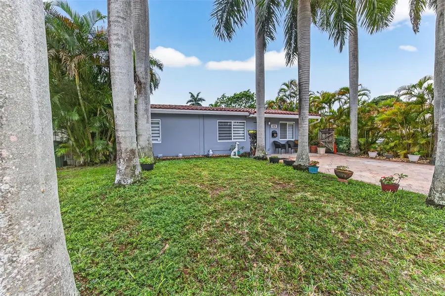 918 NE 4th Street, Hallandale Beach, FL 33009 - #3
