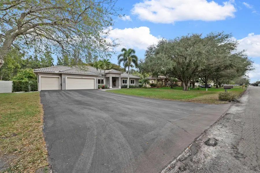 5320 SW 199th Avenue, Pembroke Pines, FL 33332 - #3