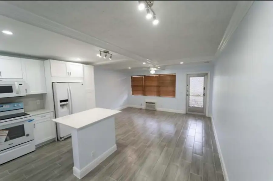 309 Windsor N, West Palm Beach, FL 33417 - #2