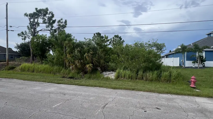 2607 SW Fair Isle Road, Port Saint Lucie, FL 34987 - #3