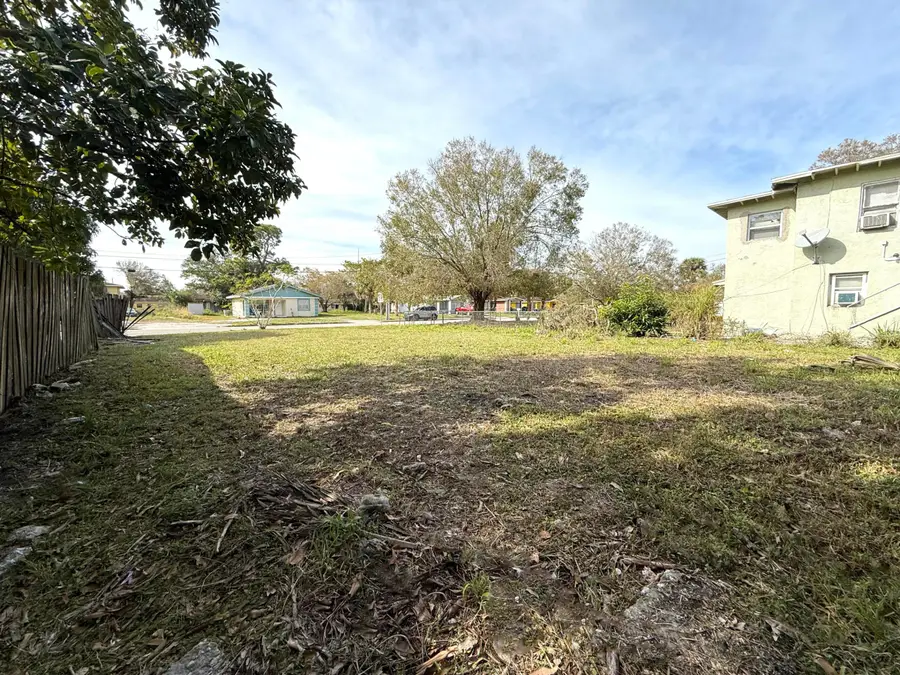 804 N 22nd Street, Fort Pierce, FL 34950 - #3