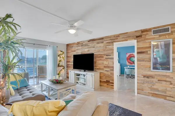 2724 N Garden Drive #302, Lake Worth, FL 33461