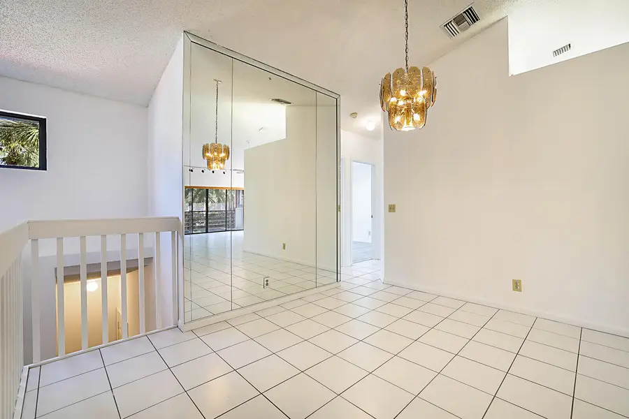 9 Va De Casas Sur #203, Boynton Beach, FL 33426 - #2