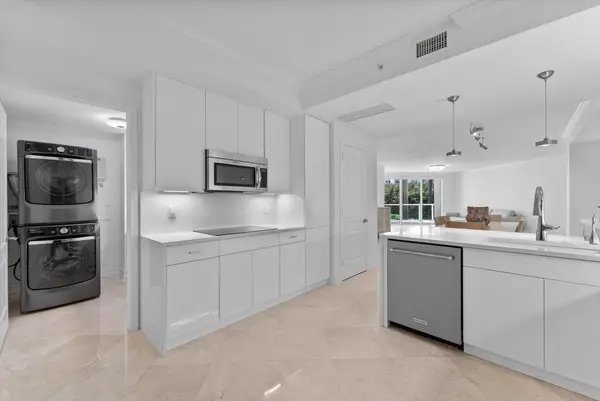 550 SE Mizner Boulevard #B206, Boca Raton, FL 33432