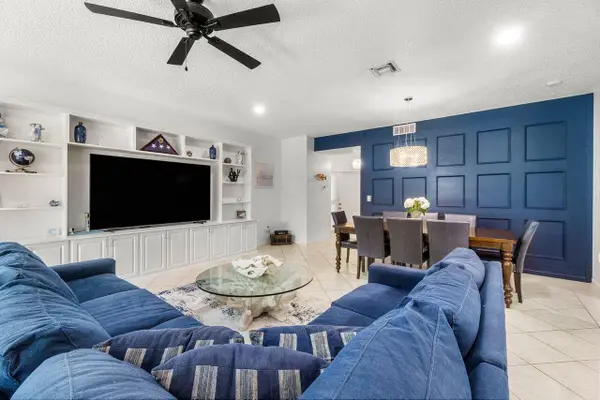 103 Half Moon Circle #E2, Hypoluxo, FL 33462