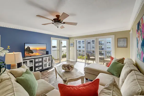 1206 S Lake Drive #504, Lantana, FL 33462