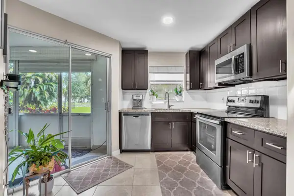 3524 Via Poinciana #102, Lake Worth, FL 33467