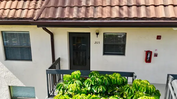 7214 Golf Colony Court #205, Lake Worth, FL 33467