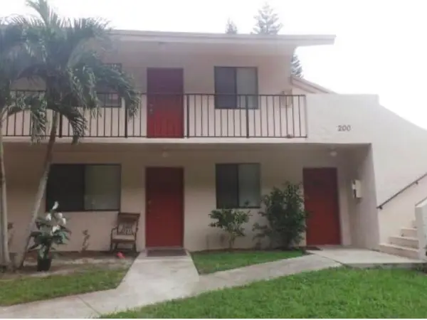 200 Nottingham Circle #J, ,, FL 33463
