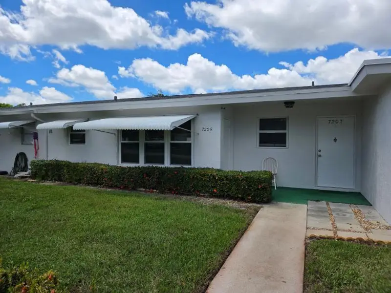 7205 W Oakridge Circle, Lake Worth, FL 33462 - #1