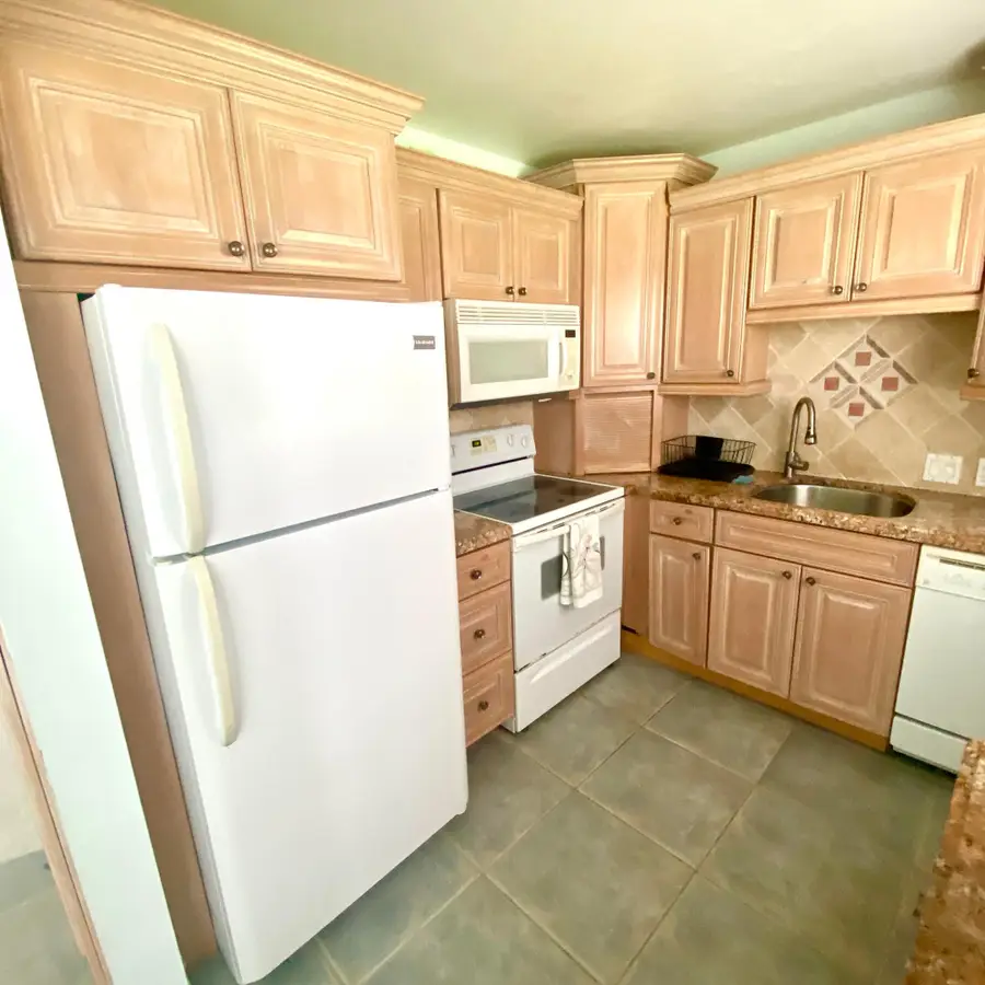 392 Brighton J, Boca Raton, FL 33434 - #3