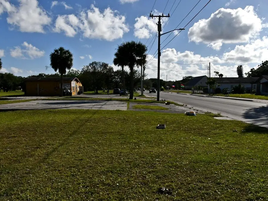 708 N 13th Street, Fort Pierce, FL 34950 - #2