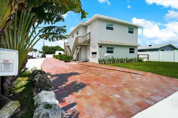 305 Cypress Drive E #1,2,3,4,5, Lake Park, FL 33403