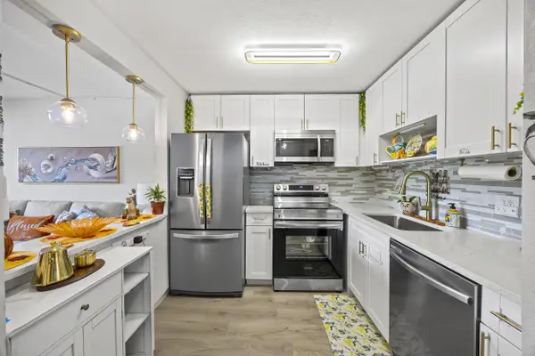 200 Village Green Circle E #202, Palm Springs, FL 33461