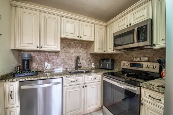 293 Brighton G #293, Boca Raton, FL 33434