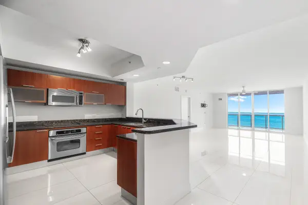 2650 Lake Shore Drive #1005, Riviera Beach, FL 33404