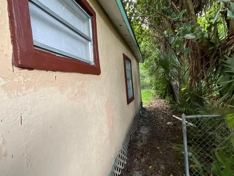 435 N 15th Street, Fort Pierce, FL 34950 - #3