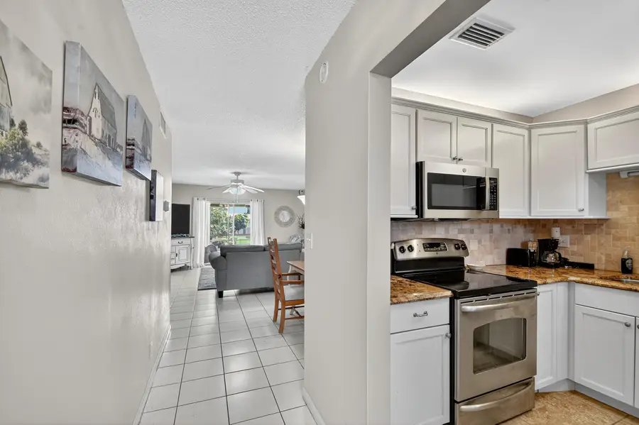 204 Oxford 300, West Palm Beach, FL 33417 - #3