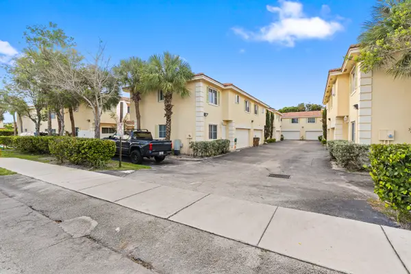 176 SE 2nd Street Se, Deerfield Beach, FL 33441