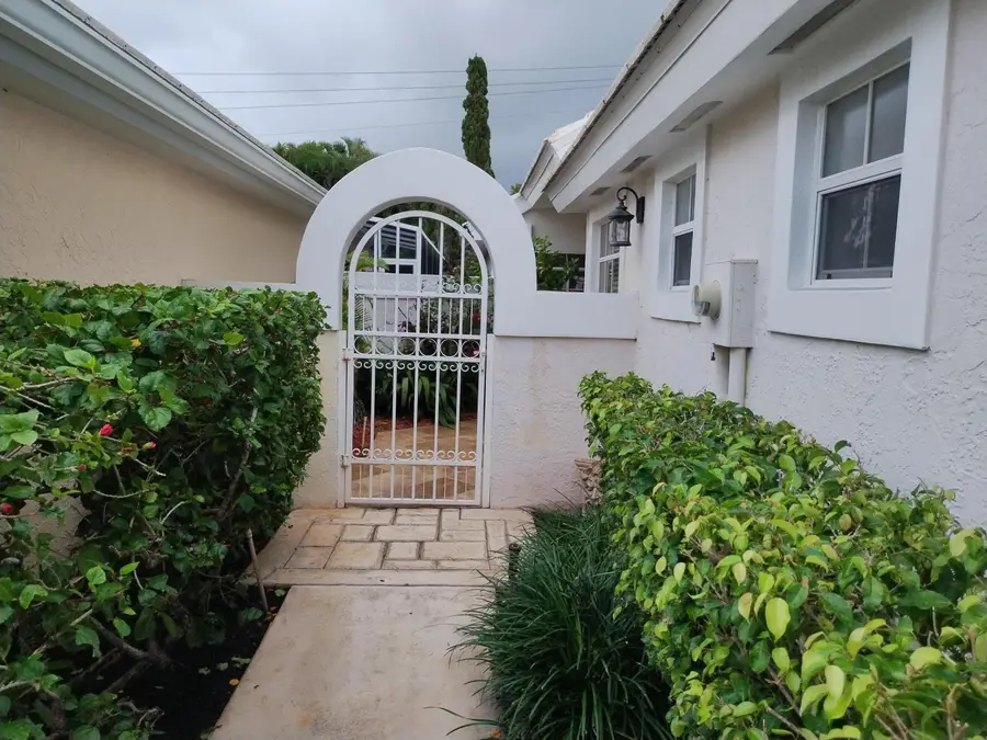 906 Dickens Place, West Palm Beach, FL 33411 - #2