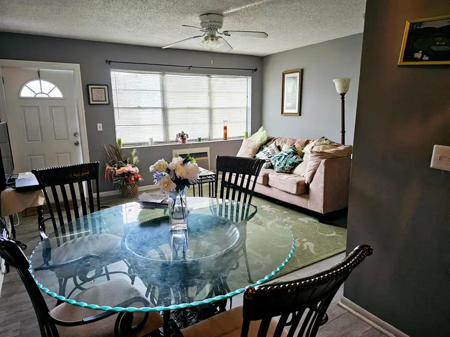102 Easthampton E, West Palm Beach, FL 33417 - #3