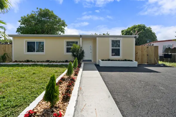 200 Plum Tree Drive, Lake Worth, FL 33462