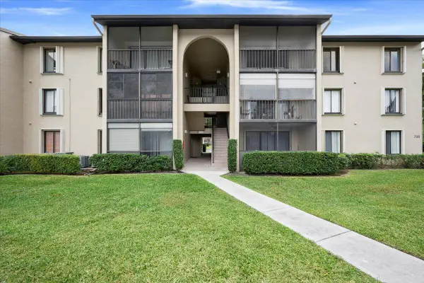708 Sunny Pine Way #B1, ,, FL 33463