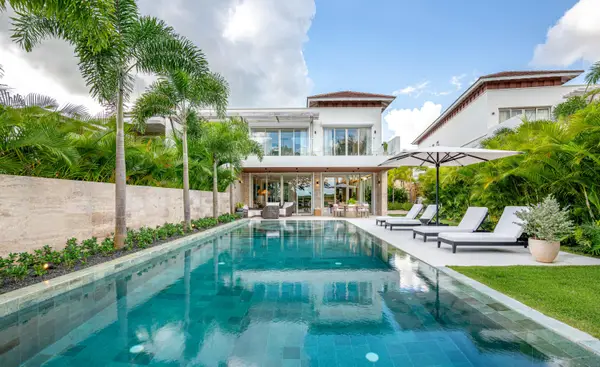 10 Los Altos Villa, ,,  
