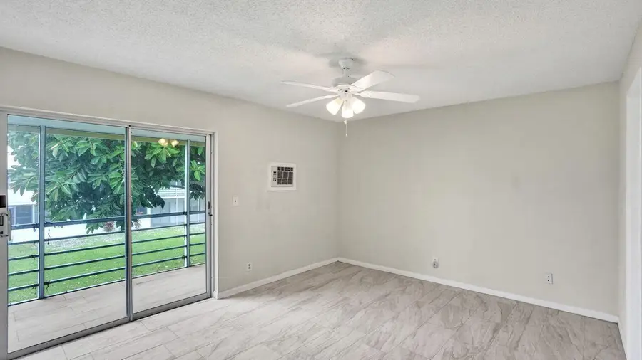 118 Sheffield E, West Palm Beach, FL 33417 - #3