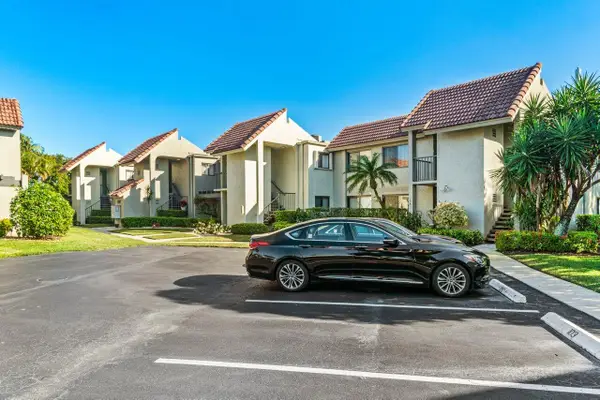 5589 Fairway Park Drive #202, Boynton Beach, FL 33437
