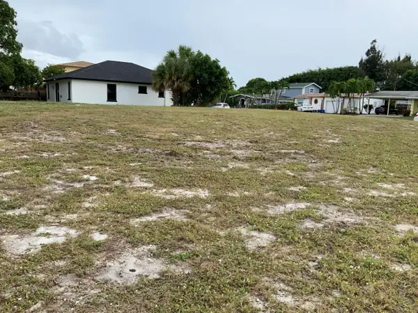 32nd & S Ave S, Riviera Beach, FL 33404