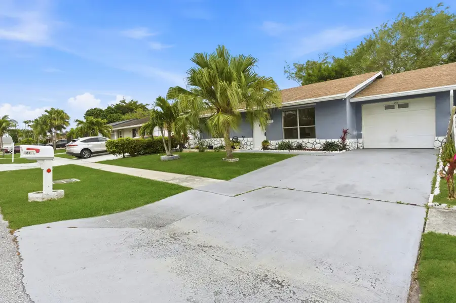 6130 Bluegrass Circle, Lake Worth, FL 33463 - #2